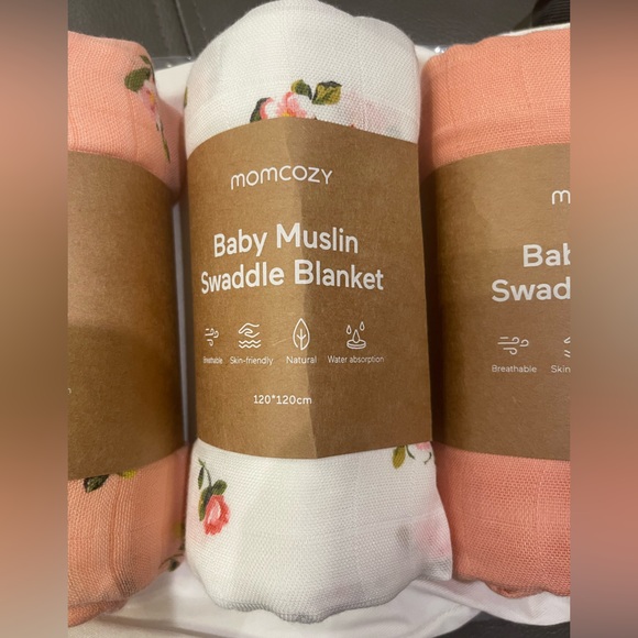 Momcozy Floral Baby Muslin Swaddle Blanket Set - Peach, White, and Navy - Picture 6 of 7